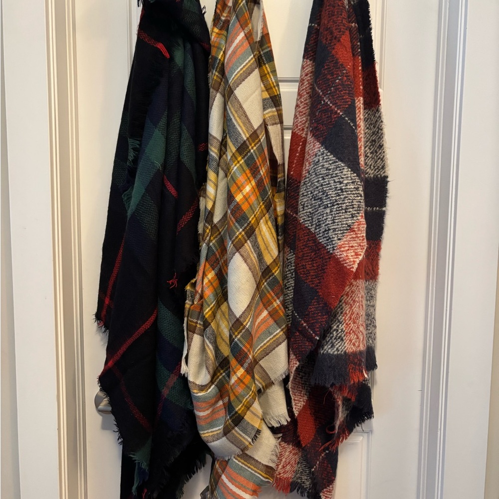 Cozy Plaid Throw Blanket - Multi-Color
